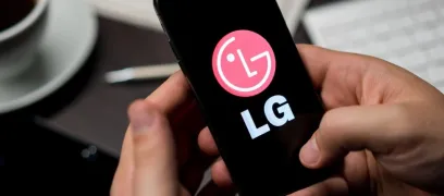 A háttérben hasít az LG A háttérben hasít az LG