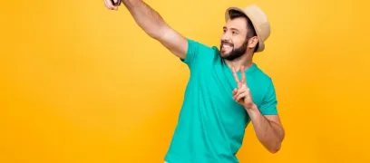 Vigyázz, kész...a Moto Razr újítása szeptember 9-én robban be a piacokra Vigyázz, kész...a Moto Razr újítása szeptember 9-én robban be a piacokra