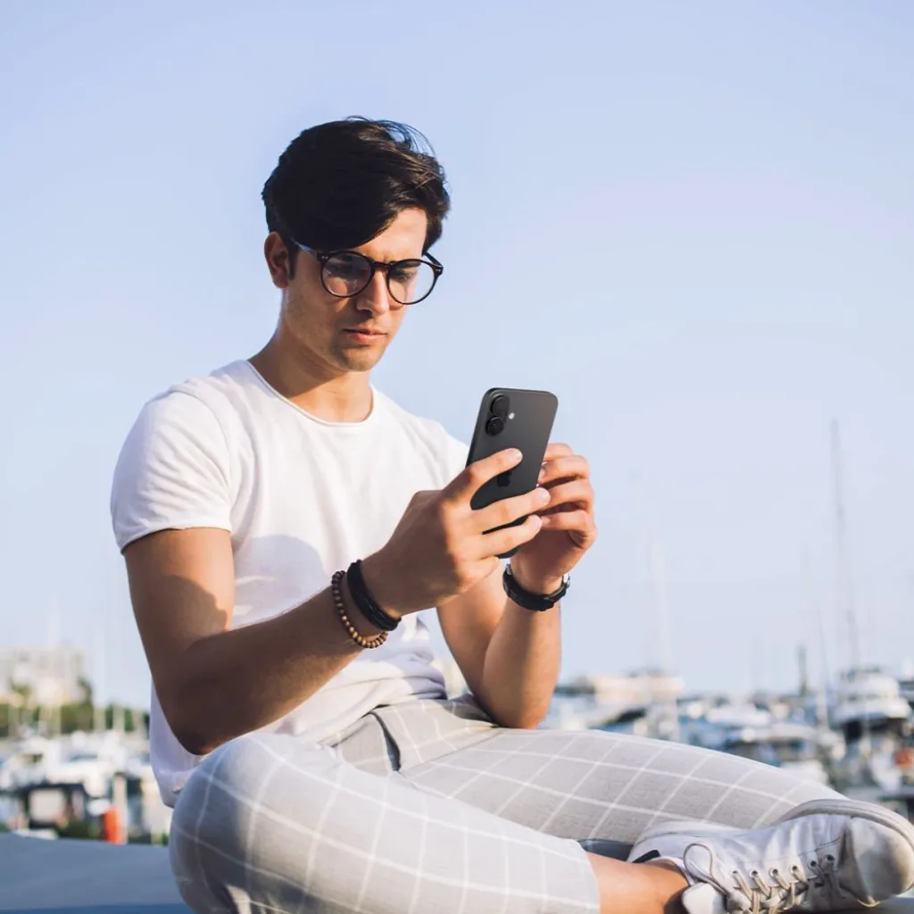 SPIGEN OPTIK PRO GLAS.TR "EZ FIT" KAMERAVÉDŐ 2-DARABOS KÉSZLET IPHONE 16 / 16 PLUS / 17 FEKETE üvegfólia - 10