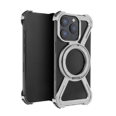 TITANIUM Escort iPhone 16 Pro tok ezüst