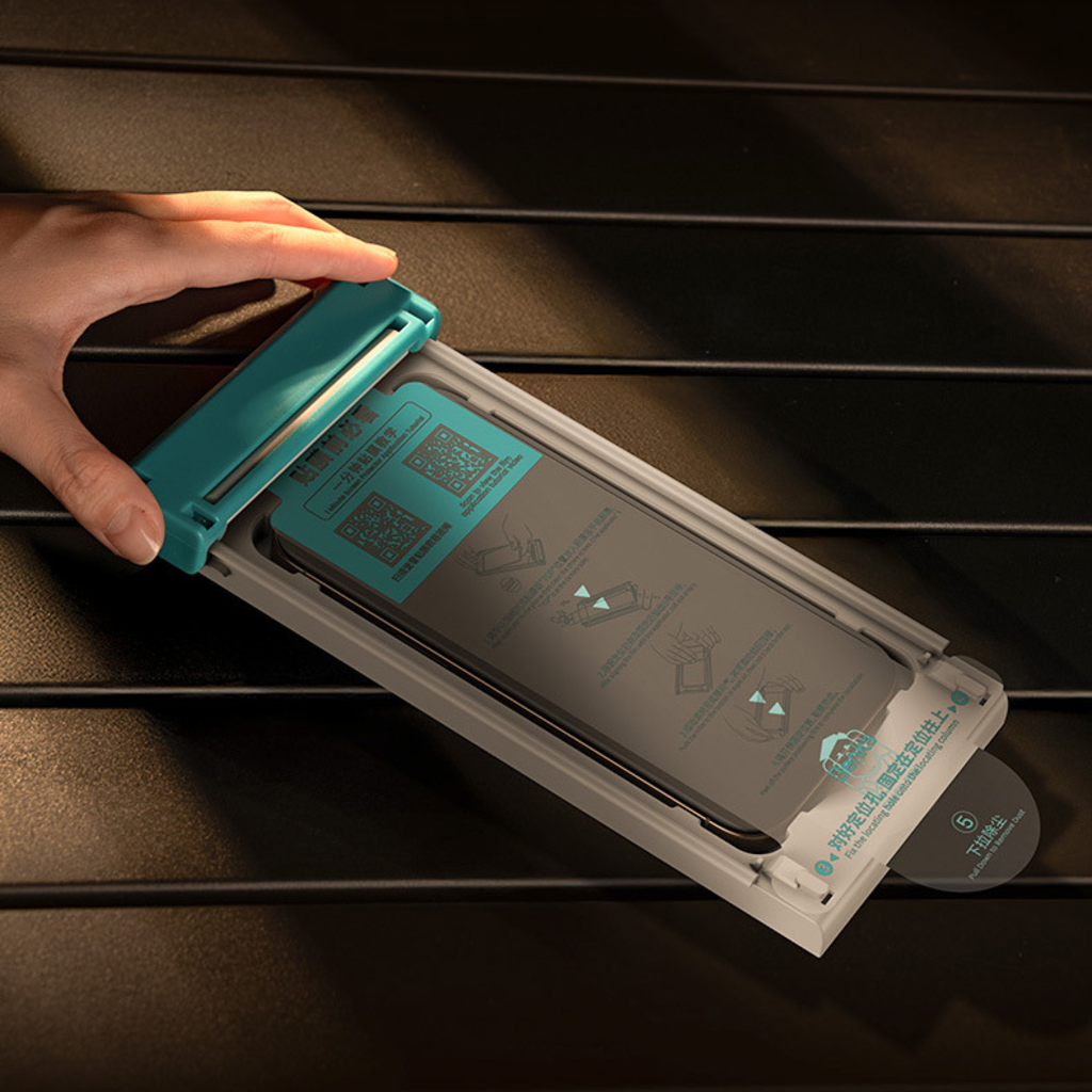 Benks edzett üveg üvegfólia Glass Warrior 2.0 AR-EZFita iPhone 17/16 Pro üvegfólia - 7